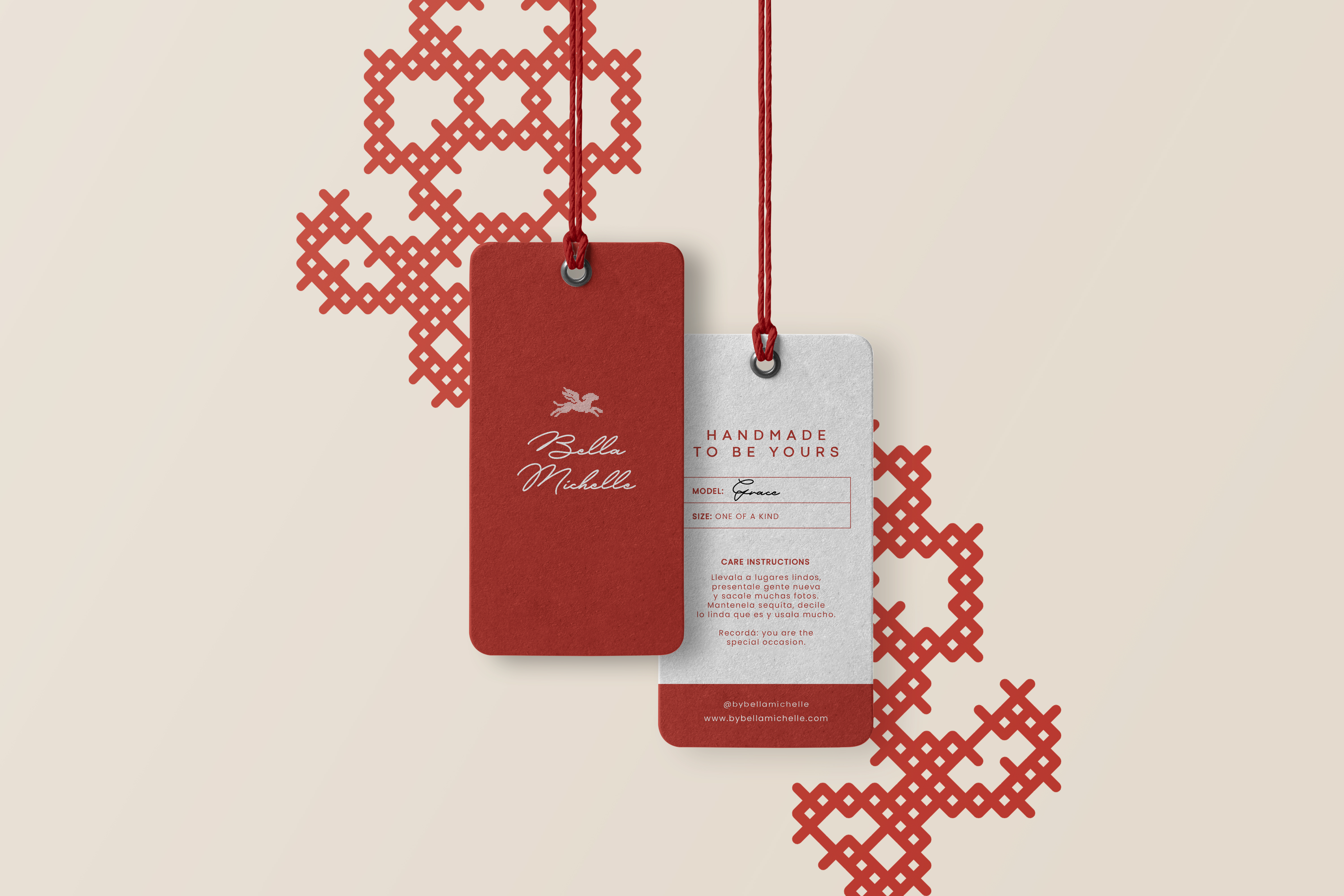 Mockup de etiquetas rojas y blancas con el caballo alado